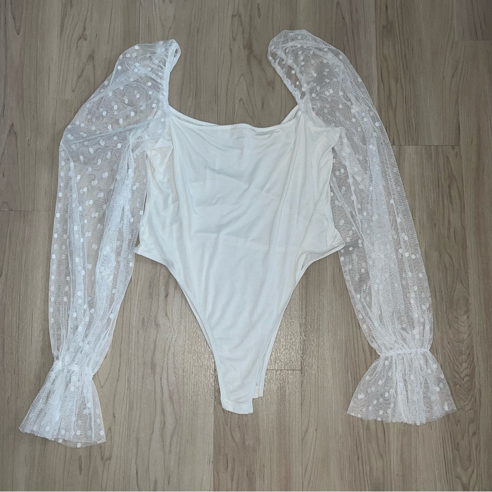 WHITE POLK DOT SLV BODYSUIT